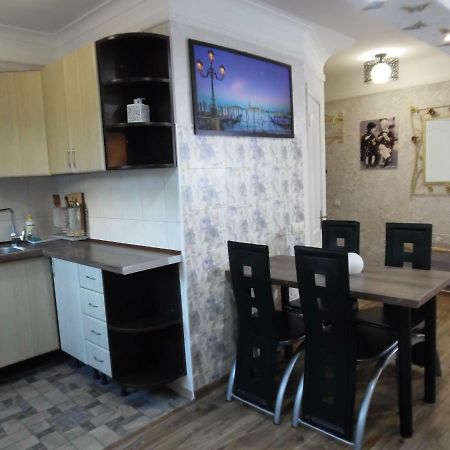 Студия В Центре Скала Khmelʼnytsʼkyy Exterior foto