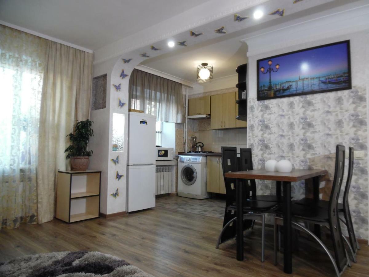 Студия В Центре Скала Khmelʼnytsʼkyy Exterior foto