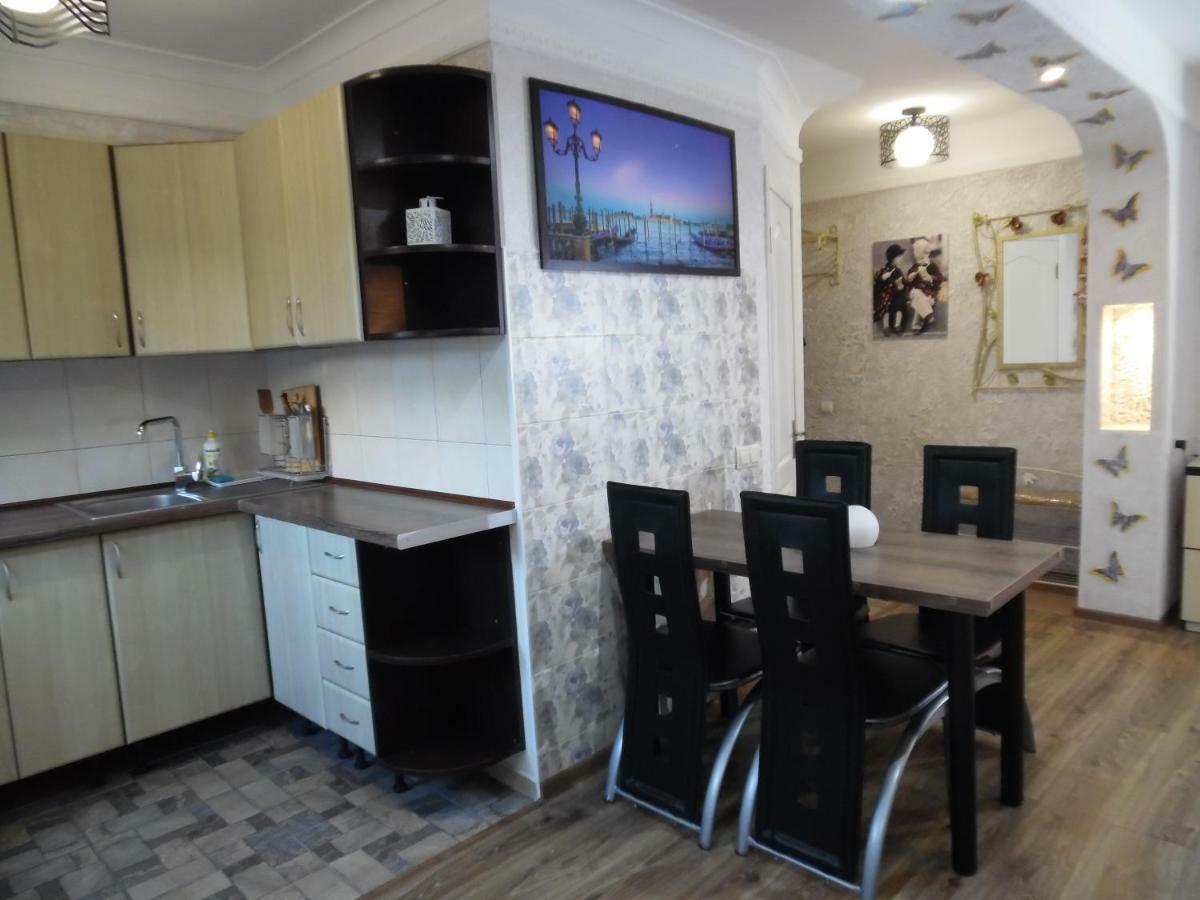 Студия В Центре Скала Khmelʼnytsʼkyy Exterior foto
