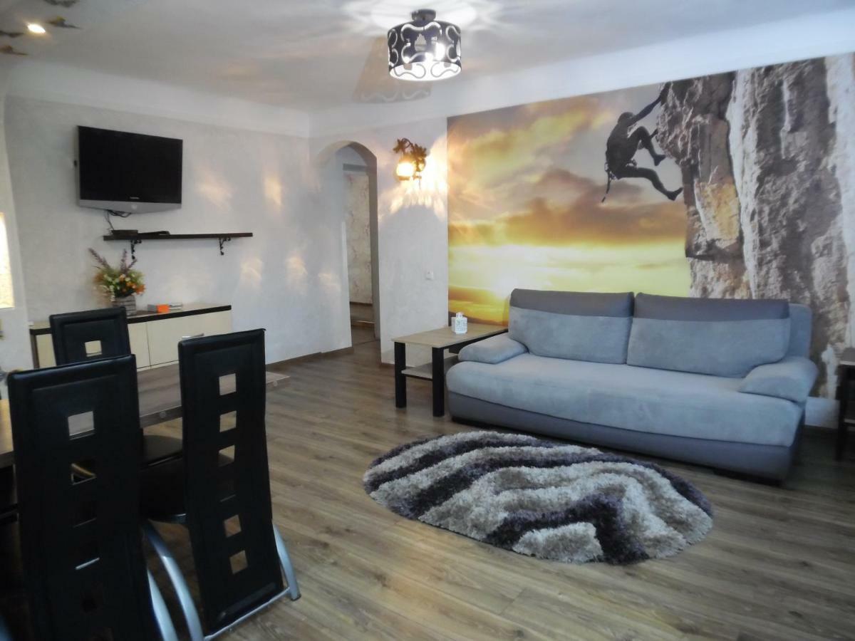 Студия В Центре Скала Khmelʼnytsʼkyy Exterior foto